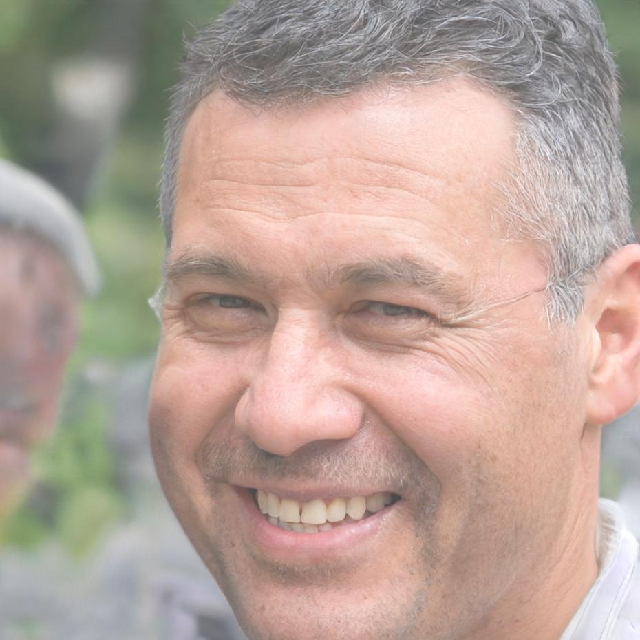 Portrait de Théo Langlois, facilitateur de programmes financiers